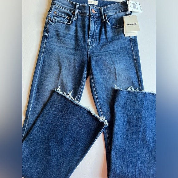 COPY - Mother Weekender Fray Jeans - Picture 3 of 4